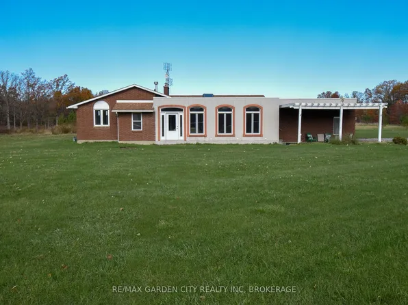 9735 Carl Rd, Niagara Falls, ON L0S 1K0