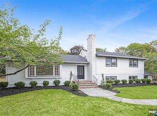 15 Sunrise Ln, Upper Saddle River, NJ 07458