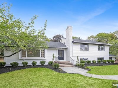 15 Sunrise Ln, Upper Saddle River, NJ, 07458