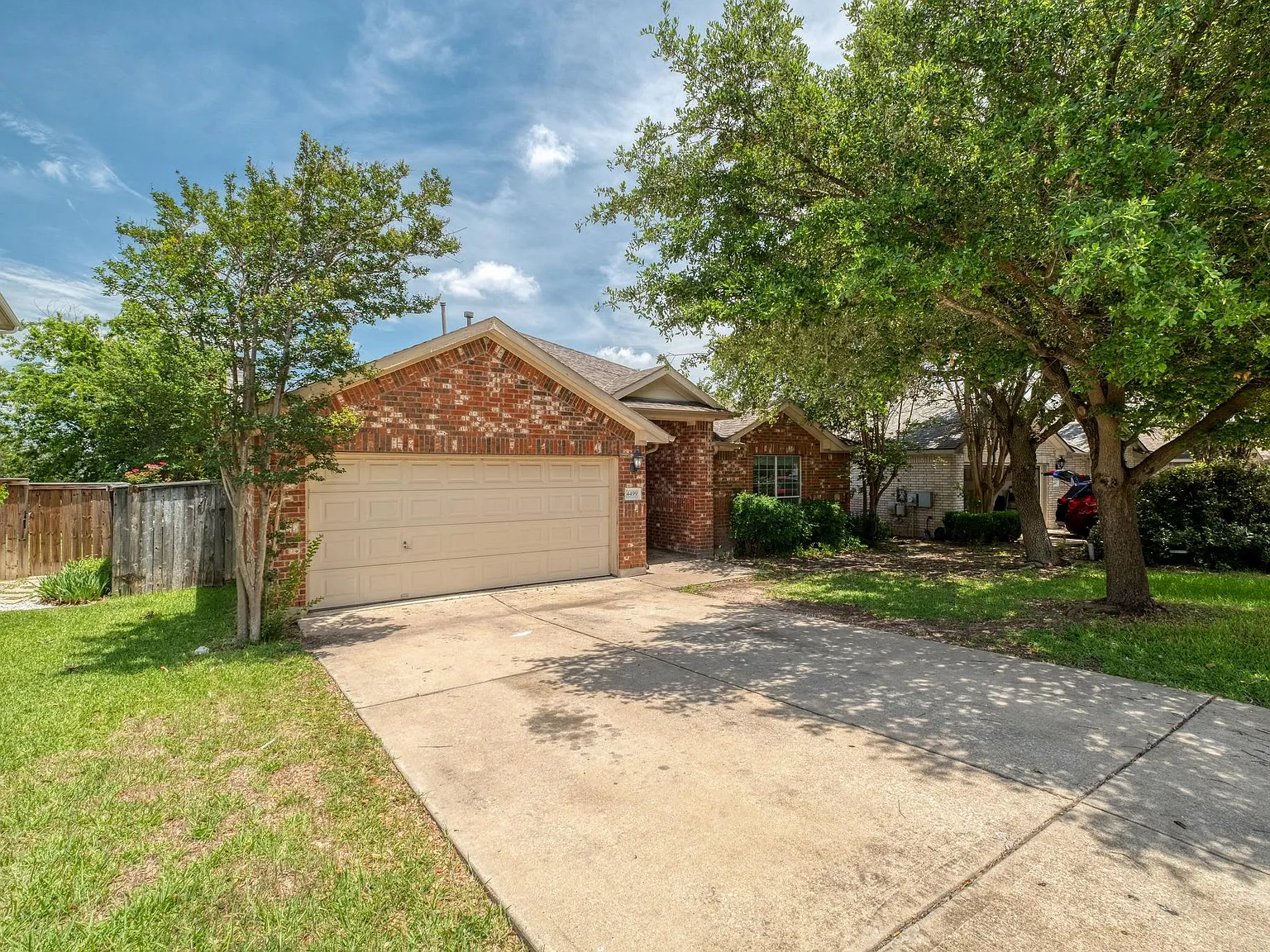 4 bed, 2.0 bath, 2120 sqft, $2,245 — Photo 3