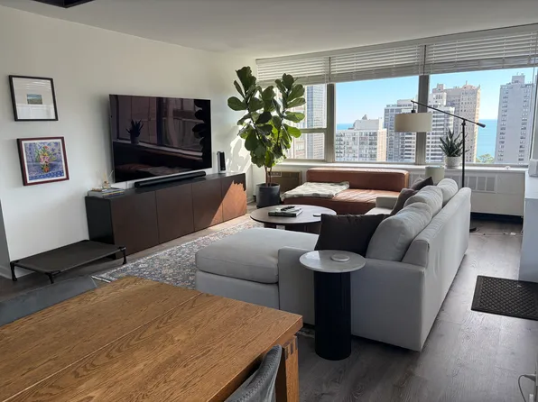 1460 N Sandburg Ter APT 2301, Chicago, IL 60610