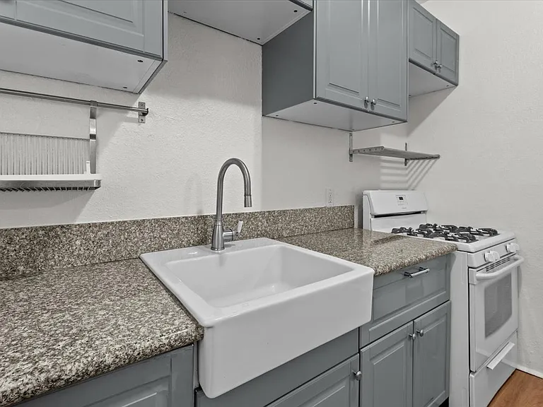 Madison Apartments — Photo 7