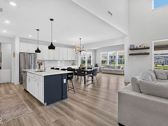 4th image of 15966 Black Willow Ln