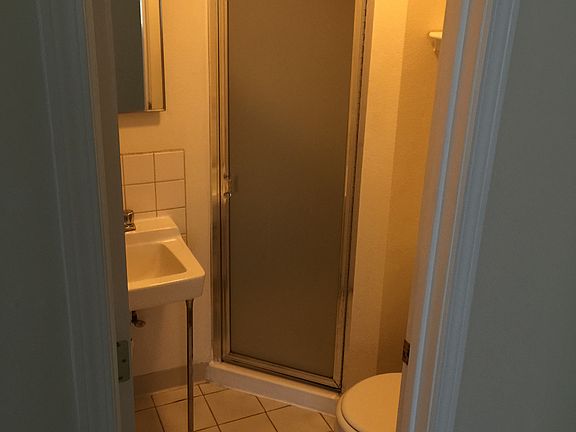 3rd image of 4350 SE Milwaukie Ave APT 4