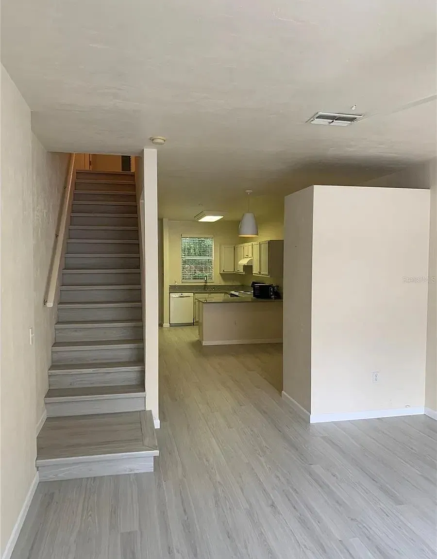 2 bed, 2.5 bath, 1172 sqft, $1,750 — Photo 2