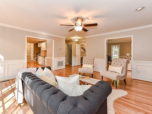 4th image of 6931 Huntfield Dr