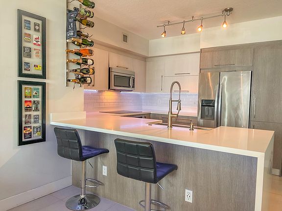4th image of 325 Biscayne Blvd APT 1715