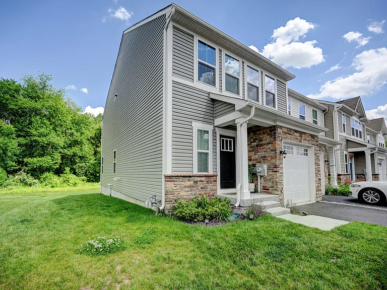 56 Pratt Ln — Photo 42