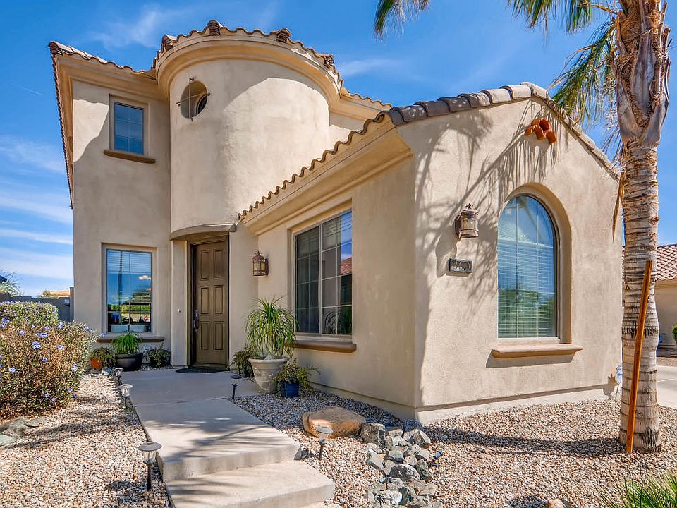 1st image of 260 W Wisteria Pl