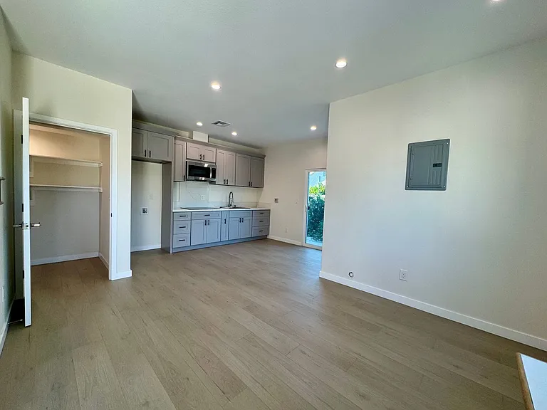 147 E 59th St #147 — Photo 2