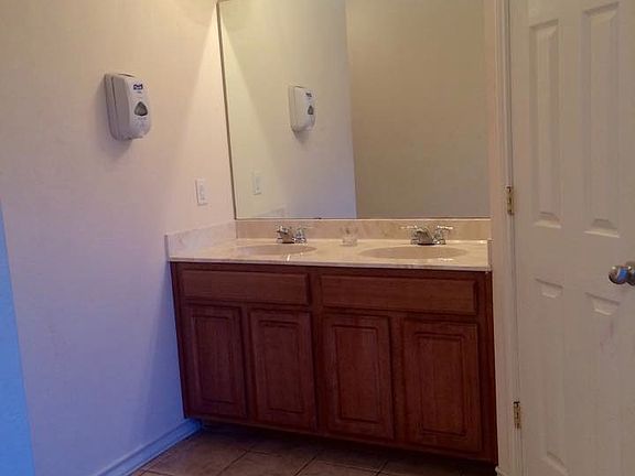 4th image of 465 Northfield Dr