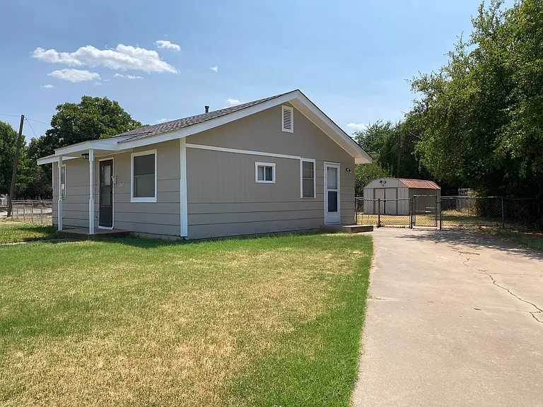 2805 Stearns Ave — Photo 2