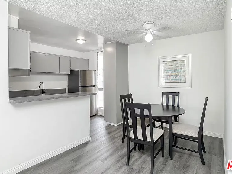 1208 W Adams Blvd #17 — Photo 4