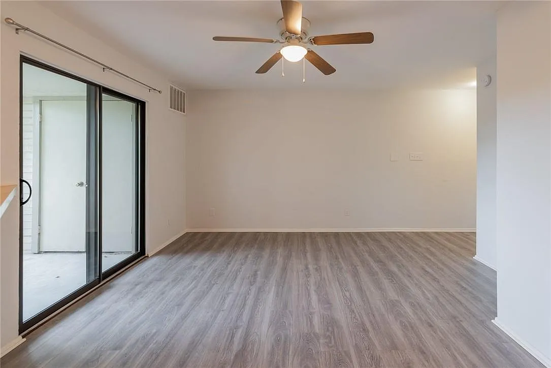 1 bed, 1.0 bath, 499 sqft, $1,000 — Photo 3