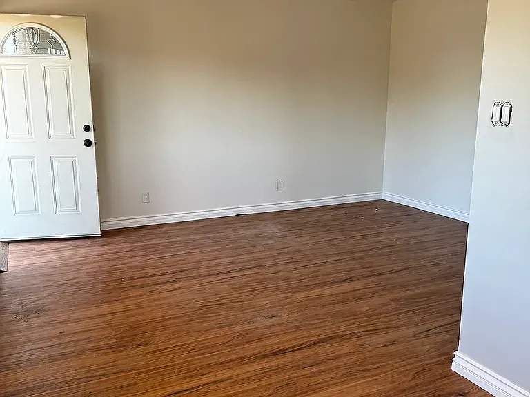 319 N Lafayette Park Pl #4 — Photo 2
