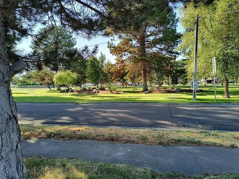 710 W Pine Ave — Photo 15