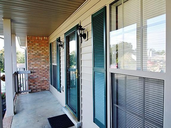 2nd image of 512 Barney Ln