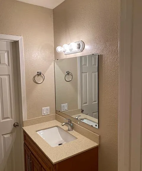 1051 N Newport Ave #2 — Photo 10