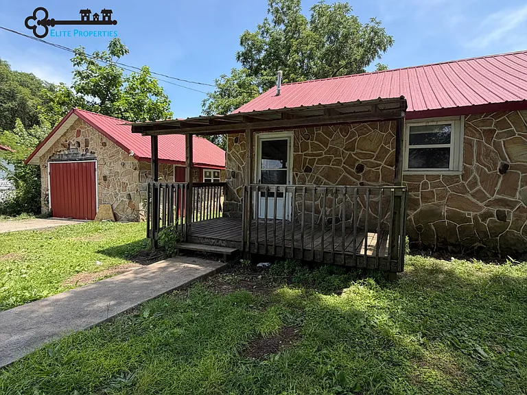 141 Jasper St — Photo 2