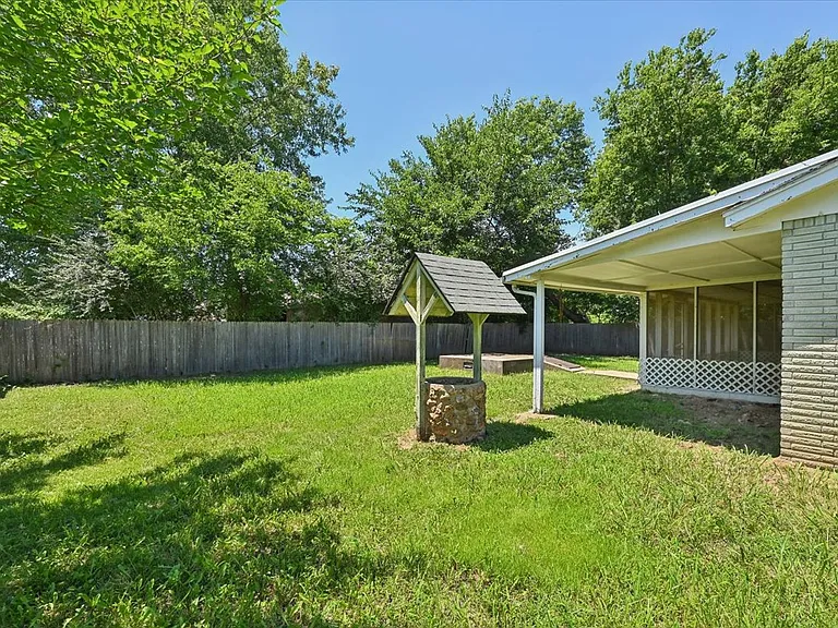 1224 S Broadway St — Photo 19