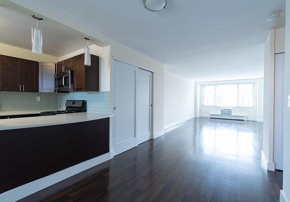 1st image of 10420 Queens Blvd APT 8U