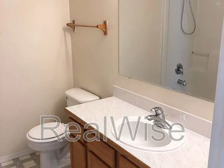1231 SW 33rd St — Photo 13