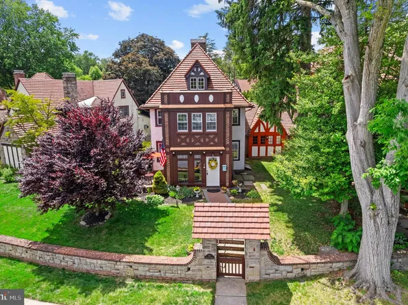 14 Windsor Cir, Springfield, PA 19064