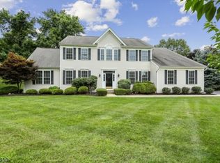 1 Setting Sun Dr, Hackettstown, NJ 07840