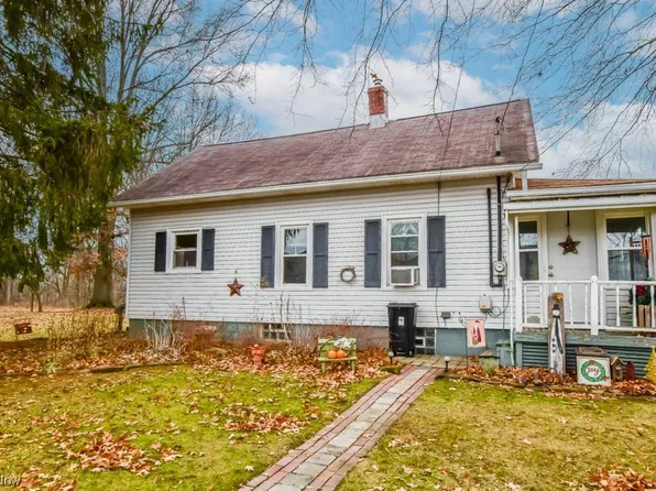 455 Dartmouth St SE, Brewster, OH 44613