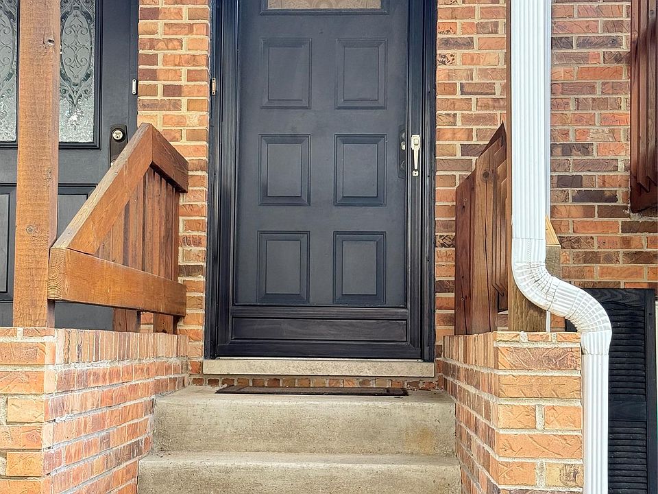 1st image of 212 Pinewood Dr #22