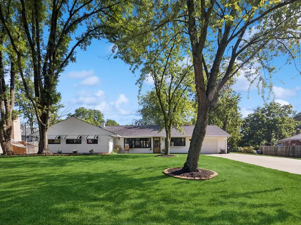 1306 W 54th St, La Grange Highlands, IL 60525