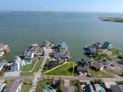 1303 Oahu Dr, Tiki Island, TX, 77554