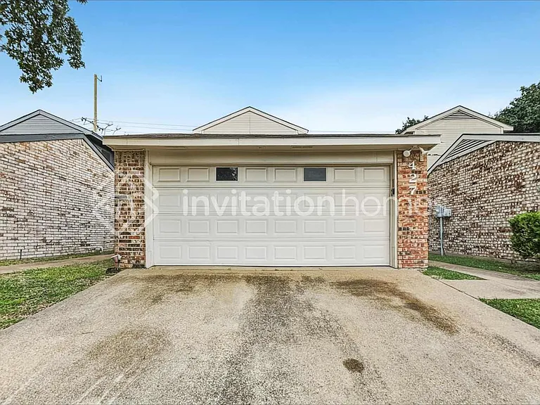 427 Dawn Dr — Photo 1