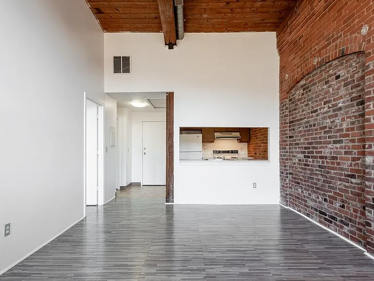 Gilbert Clock Apartments — Photo 5