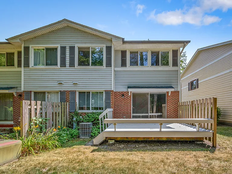 834 Swallow St — Photo 1
