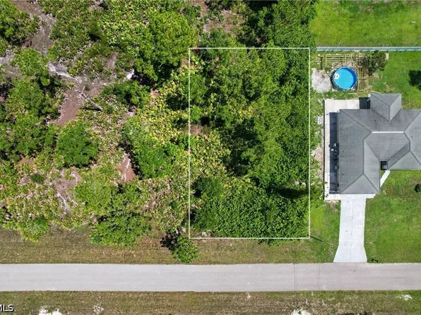1141 Cove St E, Lehigh Acres, FL 33974