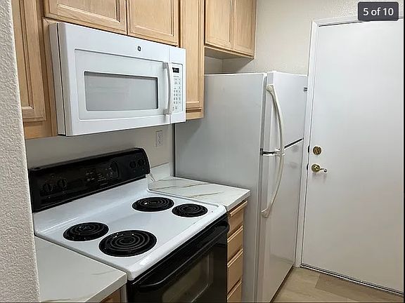 5th image of 729 Marie Ln
