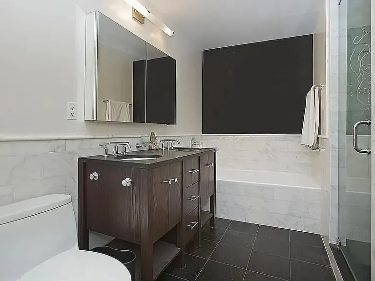 454 W 54th St #8A — Photo 7