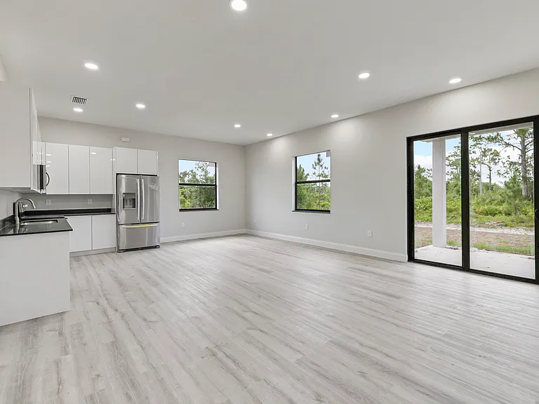 1213 County St E — Photo 2