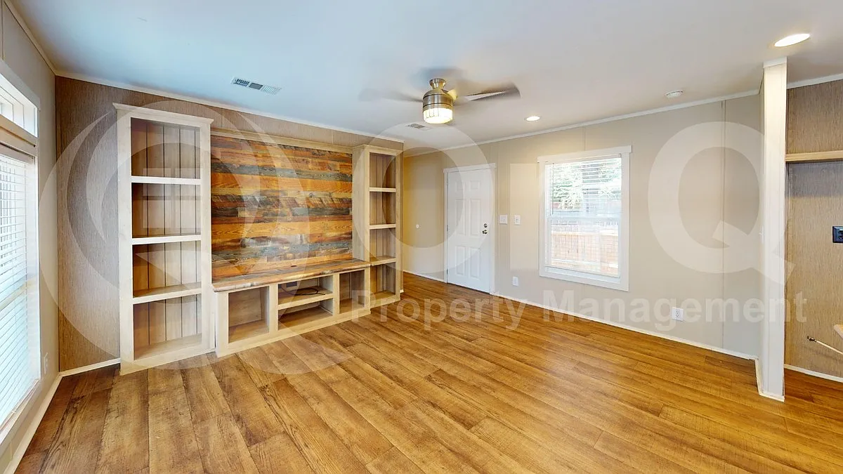3 bed, 1.5 bath, 1300 sqft, $1,999 — Photo 4