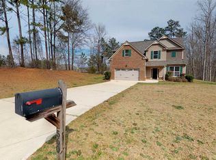 560 Heirloom Dr, Hampton, GA 30228