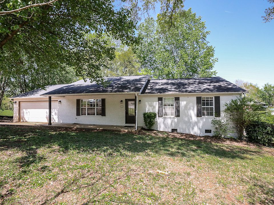 1st image of 703 Greenwich Dr