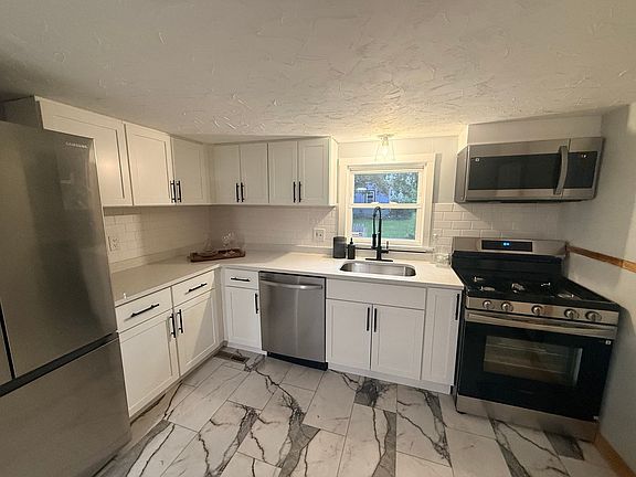 2nd image of 33 Johnson St