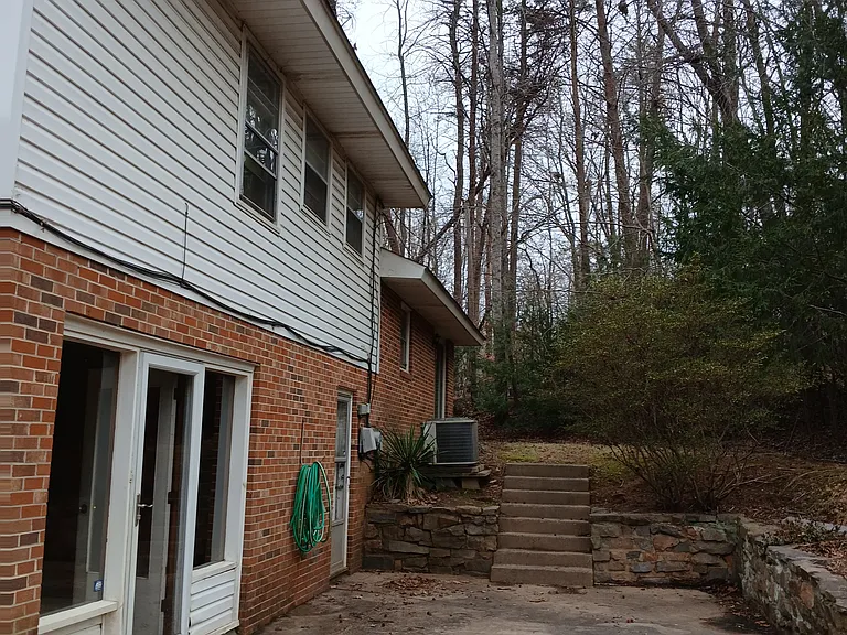 Friar Tuck Ln — Photo 4