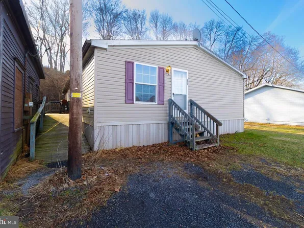 450 S 5th St, Newport, PA 17074