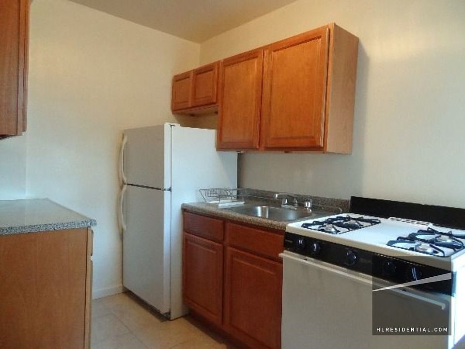 2nd image of 1425 E 94th St
