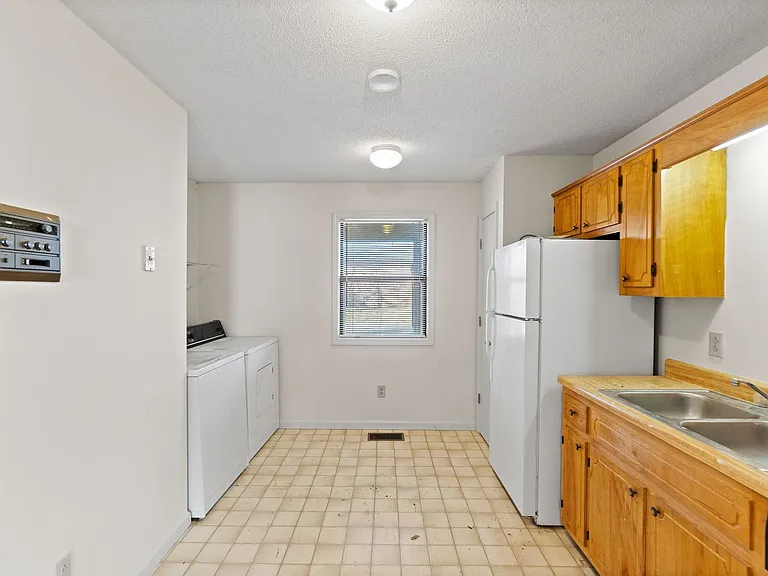112 Stephanie Dr — Photo 11