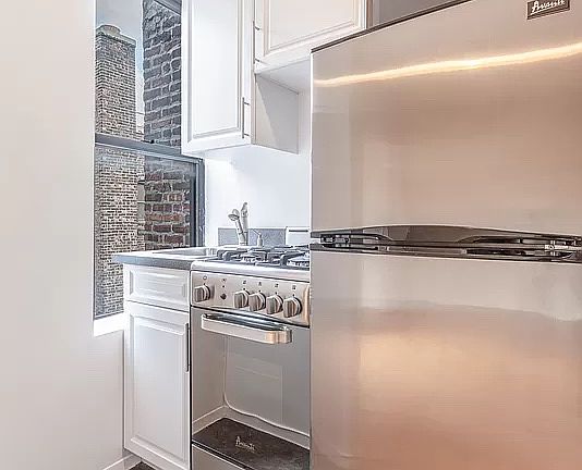 5th image of 259 Bleecker St APT 29