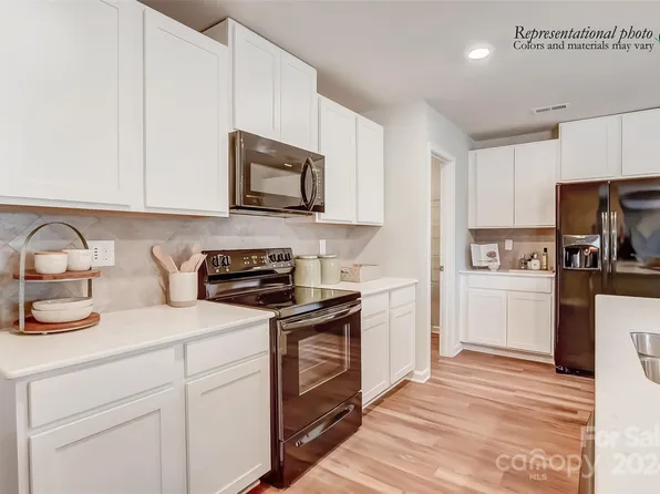 10123 Chatham Run Ln, Charlotte, NC 28262