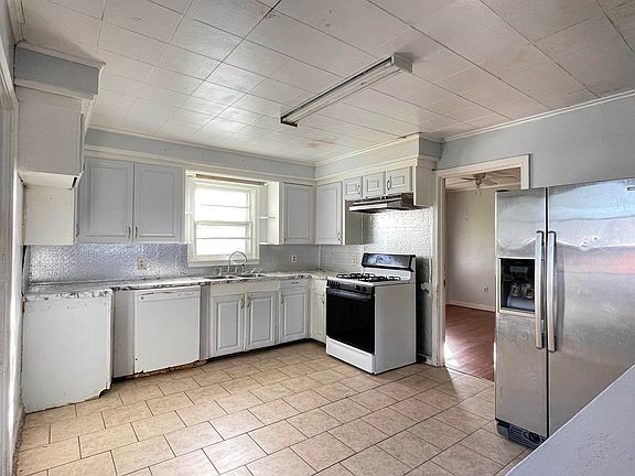 4th image of 713 W Hale St